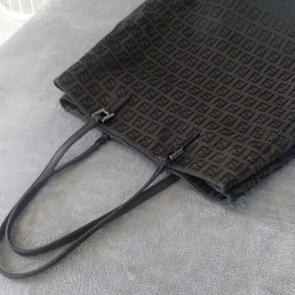 ❌SOLD❌💯FENDI Tote. GUC 8/10. - Picture 2 of 8